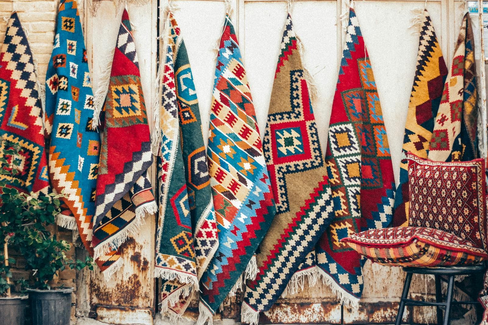 Tapis — Persans, anciens, signés