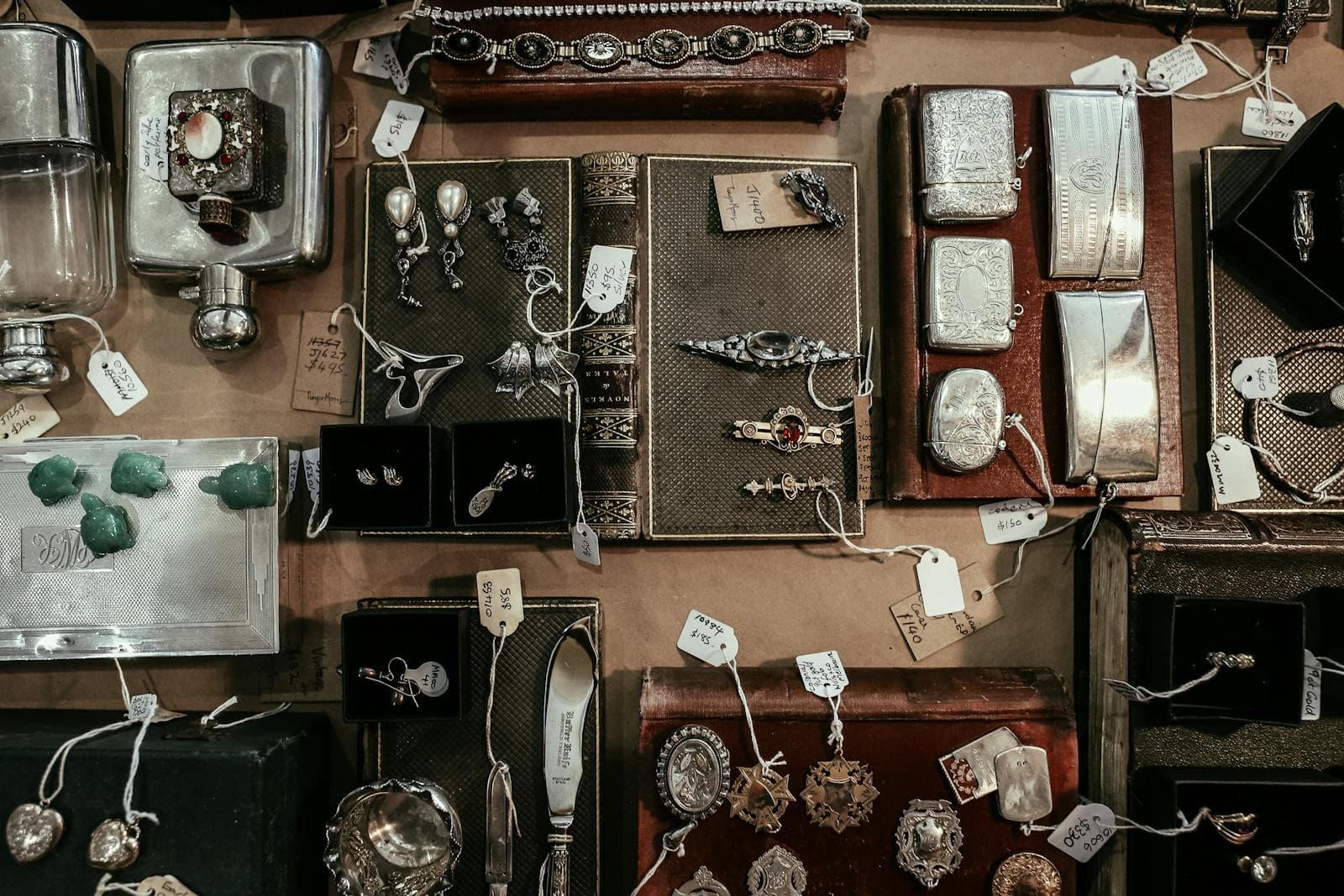 Antique Jewelry — antiquaire au Luxembourg